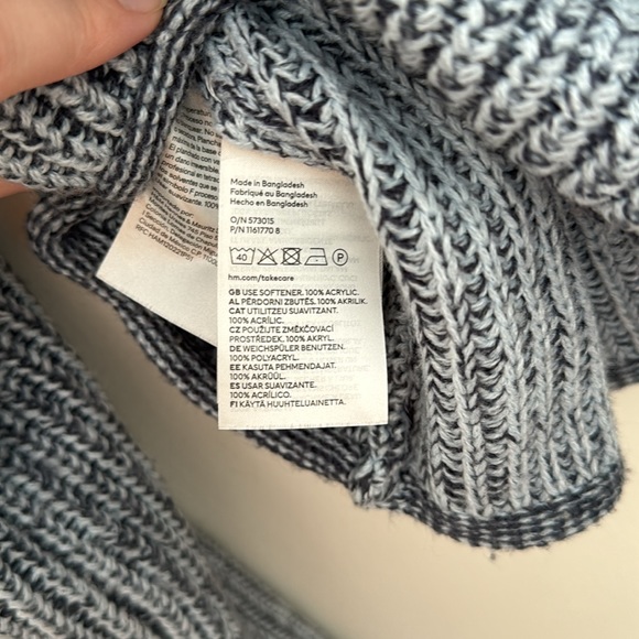 H&M Sweater - Picture 6 of 8
